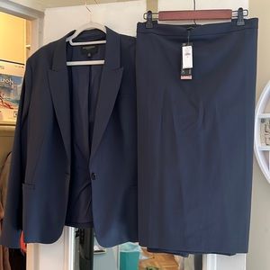 Banana republic suit. Skirt NWT